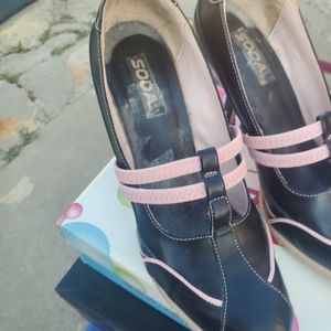 Womans heels smoke and pet free home